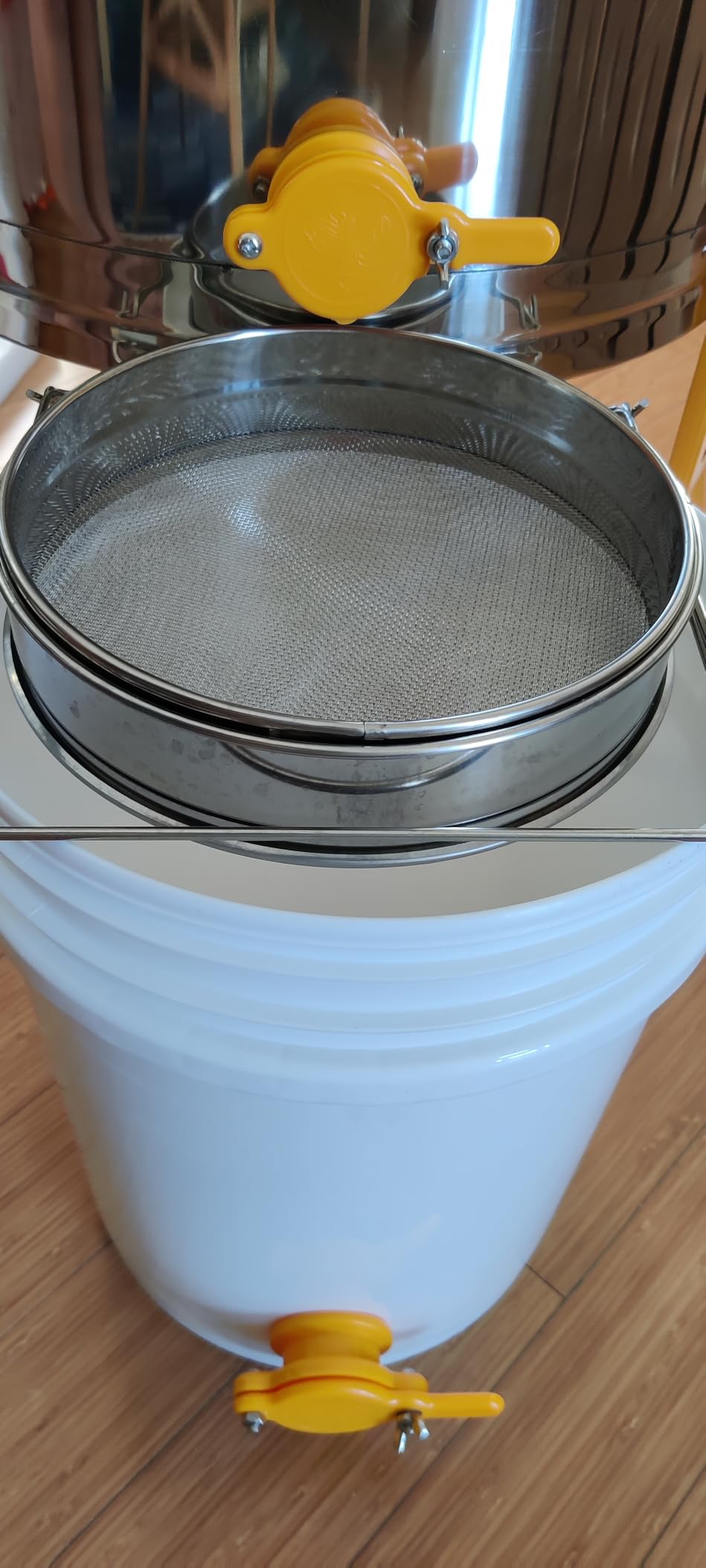 Electric Honey Extractor Plus with PMSM Motor, Dual Tangential/Radial Drum Spinner Fits 4 Deep/8 Medium Radial/Up to 12 Medium Hybrid Frames for Farm Beekeeping Honey Harvest customer photo 1